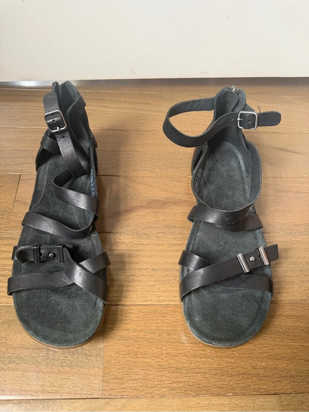 UGG Black Leather Strappy Gladiator Sandals EU 39.5 US 8.5 Unworn